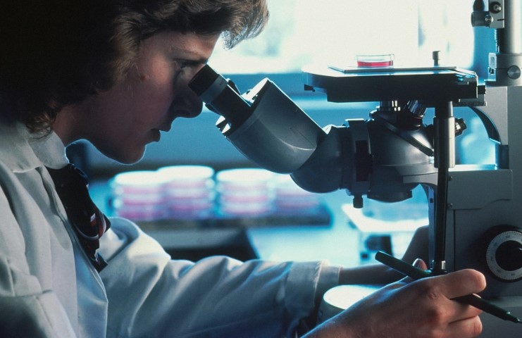 man looking at microscope Cholangiocarcinoma